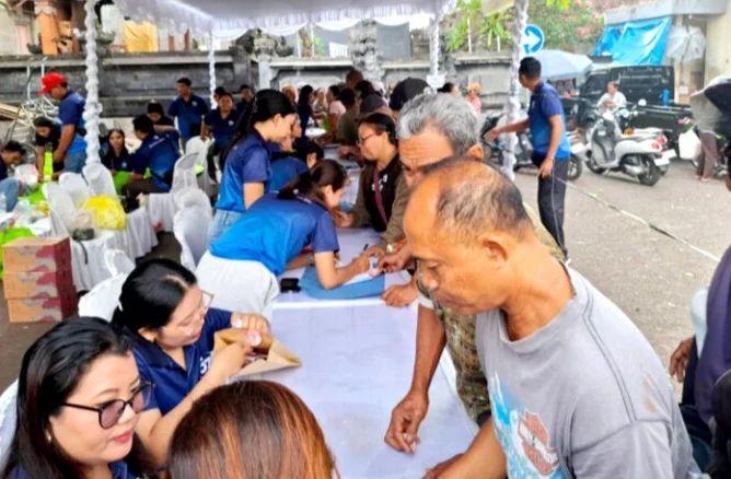 BPR Tri Darma Putri Klungkung Gelar Pasar Murah 1.000 Paket Sembako, Sambut HUT ke-57